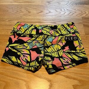 Fleo shorts. OG. Size small